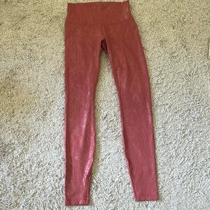 Lululemon athletic leggings size 4 super cute pattern!